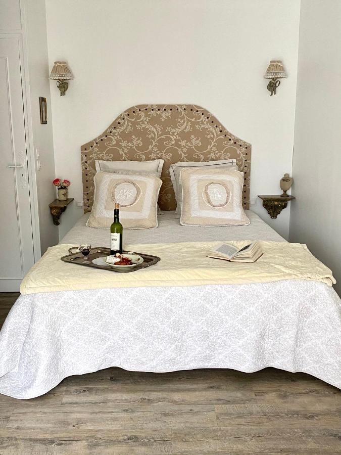 Le Vieux Moulin Bed & Breakfast Bouhet Екстериор снимка