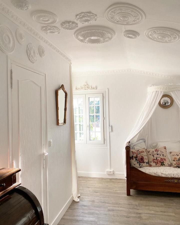 Le Vieux Moulin Bed & Breakfast Bouhet Екстериор снимка